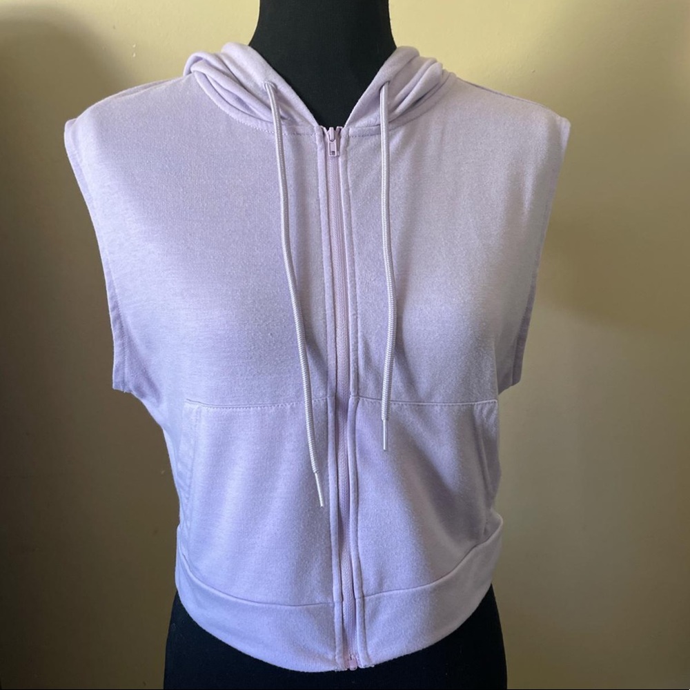 Sleeveless sweater top